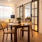 Peaceful & Elegant Retreat In The Heart Of Town شقة *