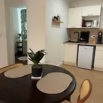 شقة Peaceful & Elegant Retreat In The Heart Of Town *