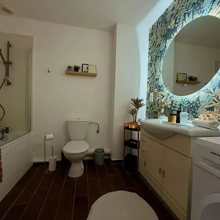 아파트 Peaceful & Elegant Retreat In The Heart Of Town *