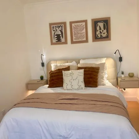 Peaceful & Elegant Retreat In The Heart Of Town *