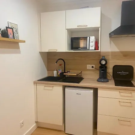 Peaceful & Elegant Retreat In The Heart Of Town 아파트 *